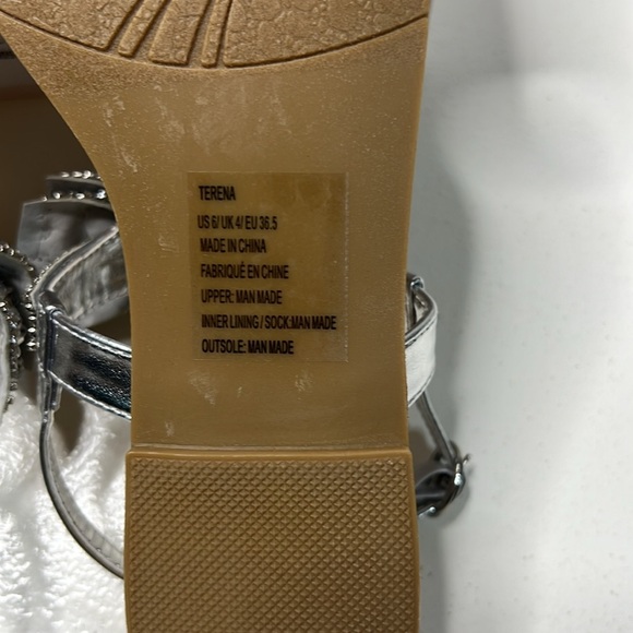 JustFab Terena Silver Tan Glamorous Flat Sandals size 6 - Picture 3 of 4